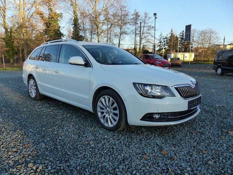Gebraucht Skoda Superb Exclusive 140 PS (102 kW) 2015 Weiß Kombi