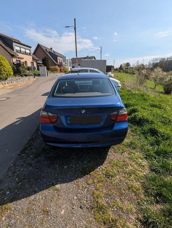 Gebraucht BMW 318 129 PS (94 kW) 2007 Blau Limousine