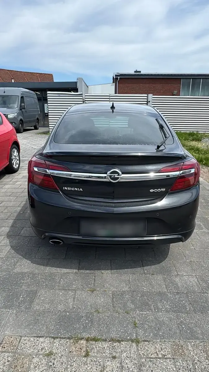 Gebraucht Opel Insignia 140 PS (102 kW) 2014 Schwarz Limousine