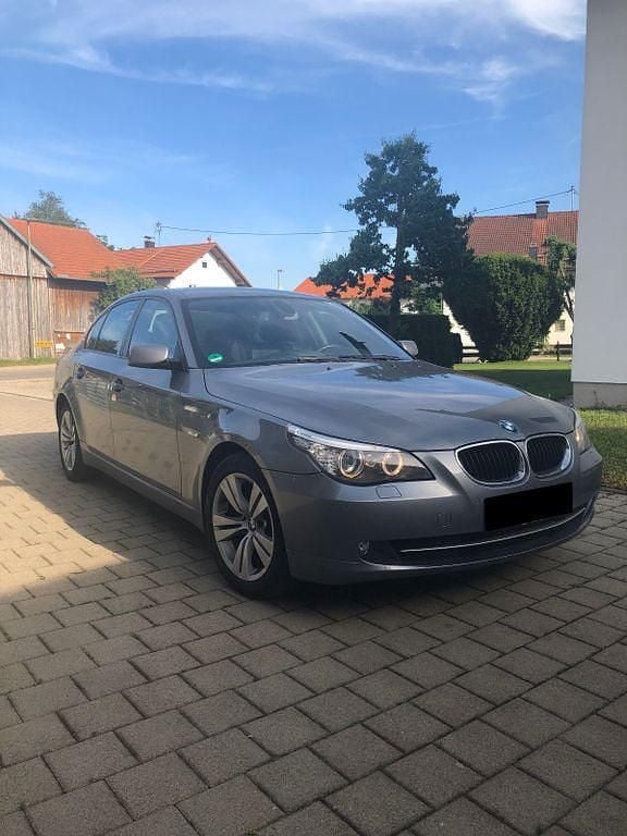 Gebraucht BMW 520 177 PS (130 kW) 2009 Grau Limousine