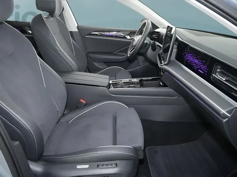 Gebraucht VW Passat 150 PS (110 kW) 2025 Silber Kombi