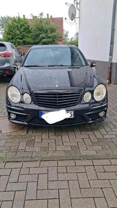 Schwarz Gebraucht 2023 Mercedes E500 AMG Limousine | 11.299 € - Bild 1/4