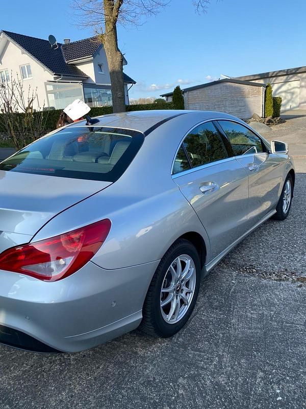 Gebraucht Mercedes CLA180 122 PS (89 kW) 2017 Silber Limousine