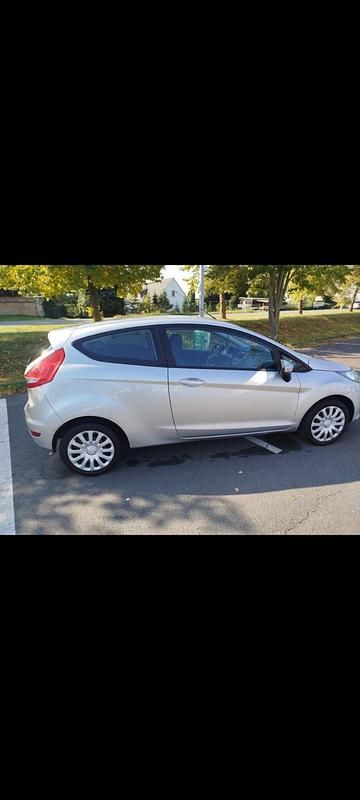 Gebraucht Ford Fiesta Ambiente 60 PS (44 kW) 2008 Silber Limousine