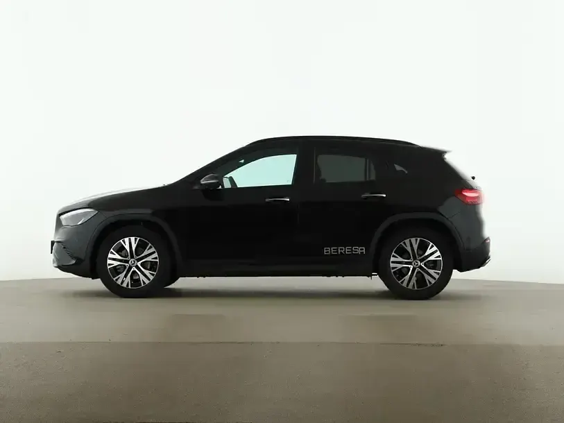 Gebraucht Mercedes GLA200 Progressive 163 PS (119 kW) 2026 Schwarz SUV