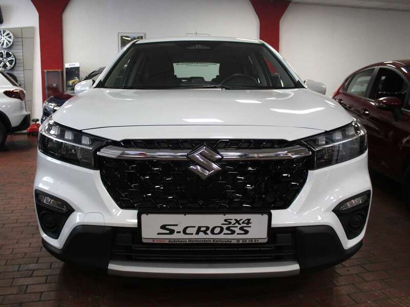 Weiß Neu 2025 Suzuki SX4 S-Cross SUV | 23.890 € - Bild 1/4