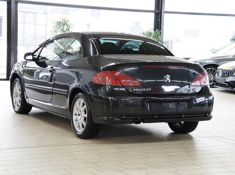 Gebraucht Peugeot 307 CC Tendance 140 PS (102 kW) 2006 Obsidienschwarz (metallic) Cabrio