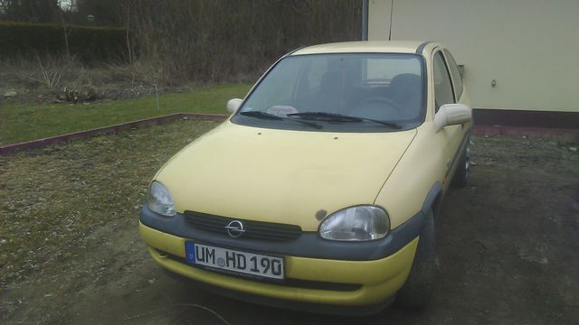 Gelb Gebraucht 2000 Opel Corsa Kleinwagen | 500 € (Superpreis) - Bild 1/4