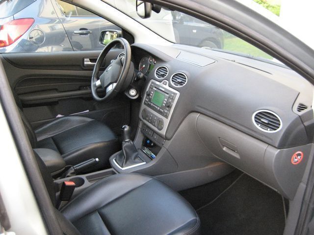 Gebraucht Ford Focus Titanium 136 PS (100 kW) 2005 Silber metallic Kombi