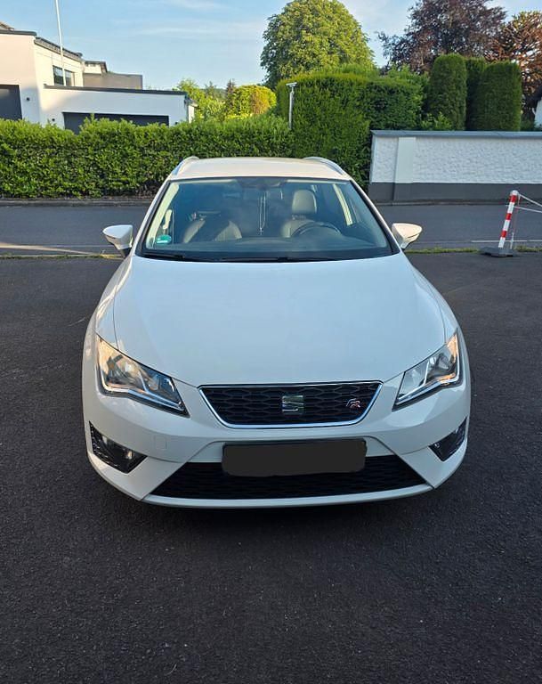 Weiß Gebraucht 2014 Seat Leon ST FR Kombi | 9.500 € (Guter Preis) - Bild 1/4