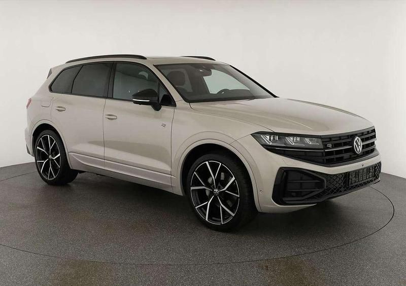 Sechura beige metallic Neu 2025 VW Touareg R-line SUV | 82.045 € (Superpreis) - Bild 1/4