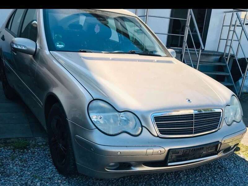 Gold Gebraucht 2002 Mercedes 180 Limousine | 3.700 € - Bild 1/4