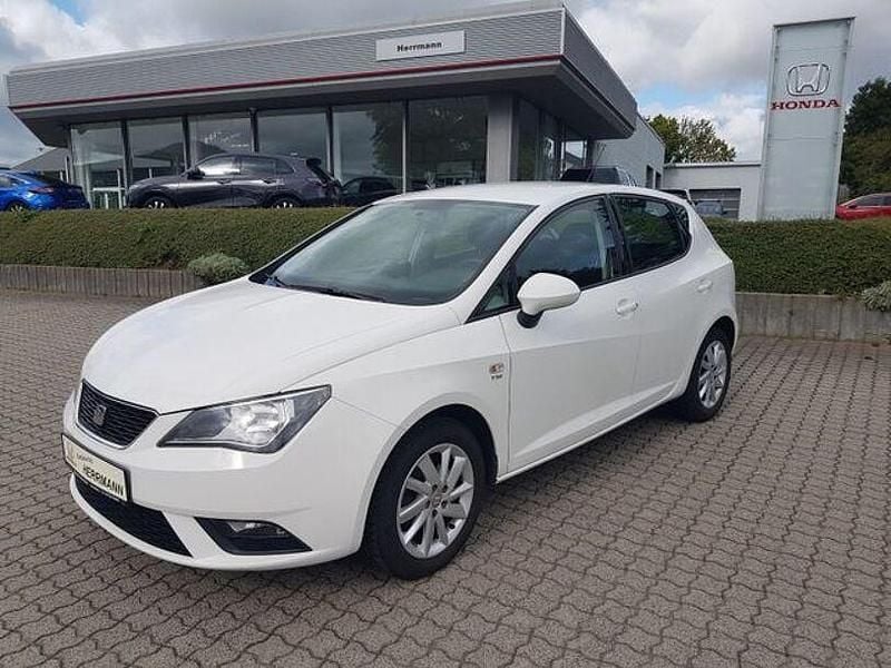 Weiss Gebraucht 2013 Seat Ibiza Style Limousine | 5.990 € (Fairer Preis) - Bild 1/4