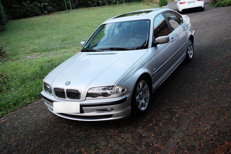 Silber Gebraucht 2001 BMW 325 Limousine | 6.500 € (Fairer Preis) - Bild 1/4