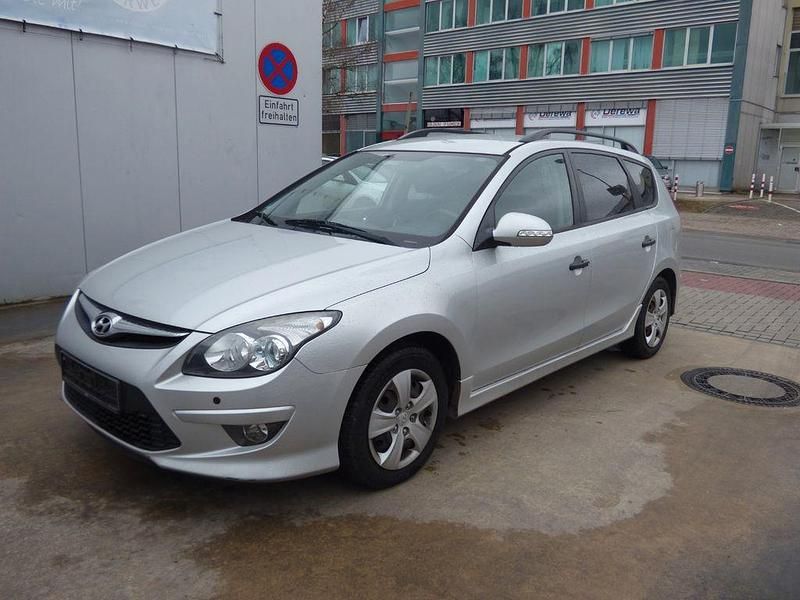Gebraucht Hyundai i30 Classic 109 PS (80 kW) 2012 Silber Kombi