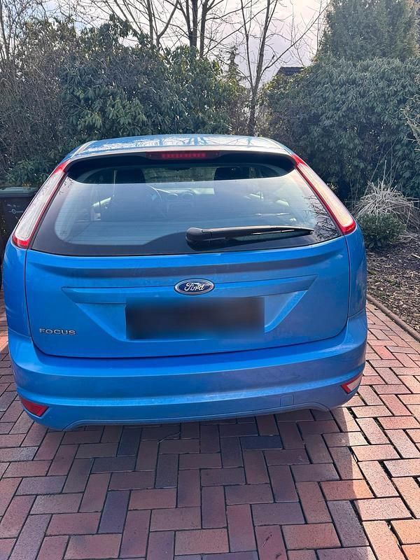 Gebraucht Ford Focus 101 PS (74 kW) 2011 Blau Limousine