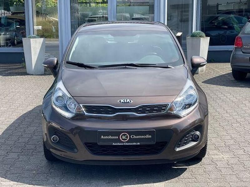 Braun Gebraucht 2012 Kia Rio Spirit Limousine | 7.299 € (Fairer Preis) - Bild 1/4