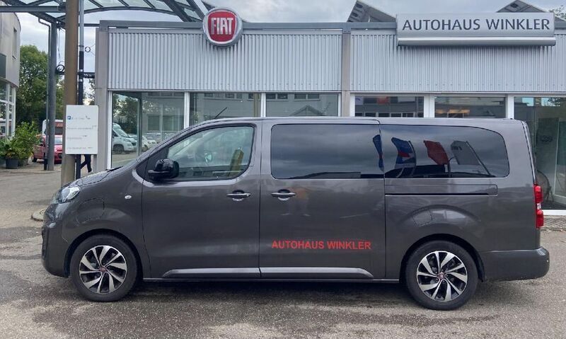 Grau Gebraucht 2022 Fiat E-Ulysse Living Van / Kleinbus | 39.990 € (Superpreis) - Bild 1/4
