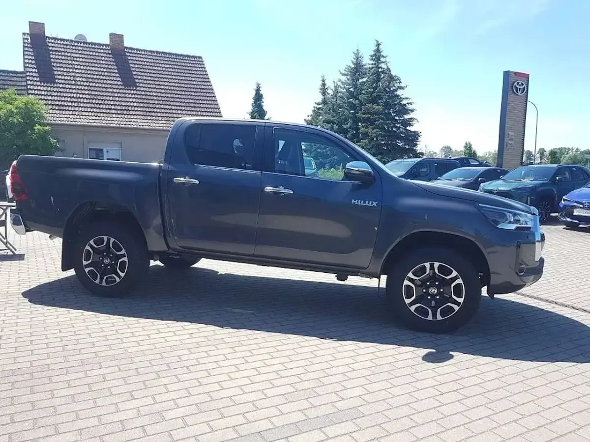 Neu Toyota HiLux Executive 204 PS (150 kW) 2026 Grey metallic Pickup