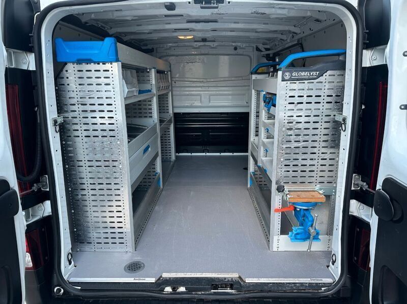 Weiß Gebraucht 2018 Opel Vivaro Van | 14.500 € (Fairer Preis) - Bild 1/4