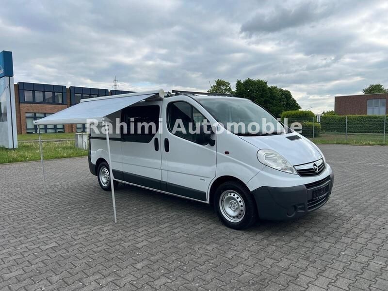 Weiß Gebraucht 2014 Opel Vivaro Van | 8.800 € (Etwas zu teuer) - Bild 1/4
