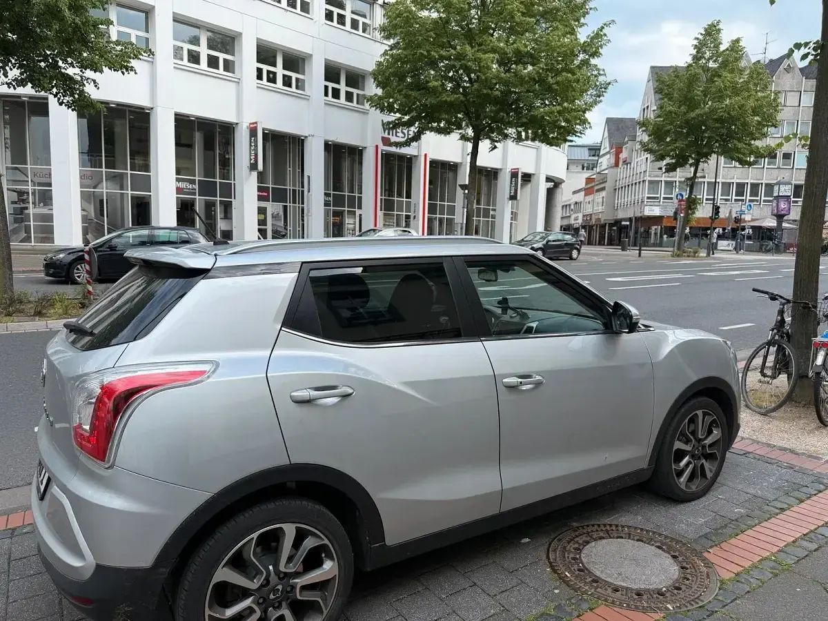 Gebraucht SsangYong Tivoli 116 PS (85 kW) 2016 Silber SUV