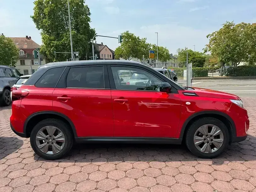 Gebraucht Suzuki Vitara Comfort 140 PS (102 kW) 2019 Rot SUV