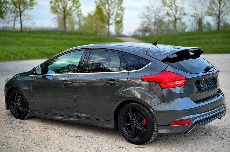 Gebraucht Ford Focus ST-Line 182 PS (133 kW) 2016 Grau Limousine