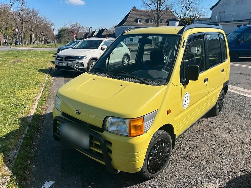 Gebraucht Daihatsu Move 25 PS (18 kW) 1998 Gelb Van / Kleinbus