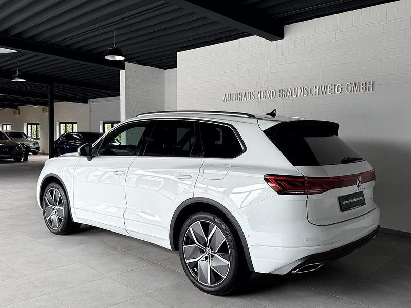 Gebraucht VW Touareg 340 PS (250 kW) 2024 Pure white SUV