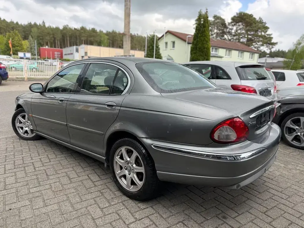 Käytetty Jaguar X-type Executive 156 HP (114 kW) 2002 Harmaa Sedan