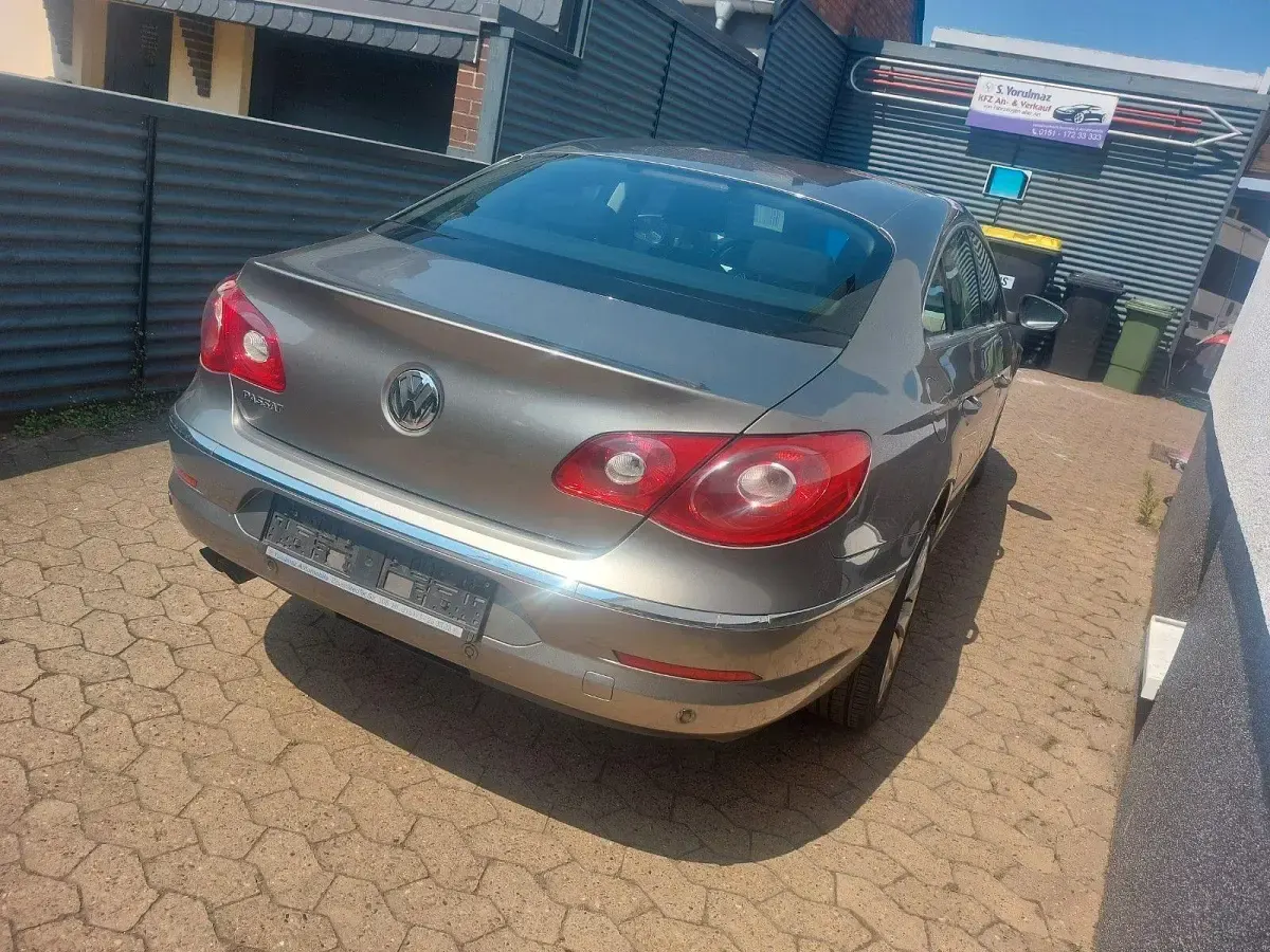 Gebraucht VW Passat Individual 160 PS (117 kW) 2008 Gold Coupé
