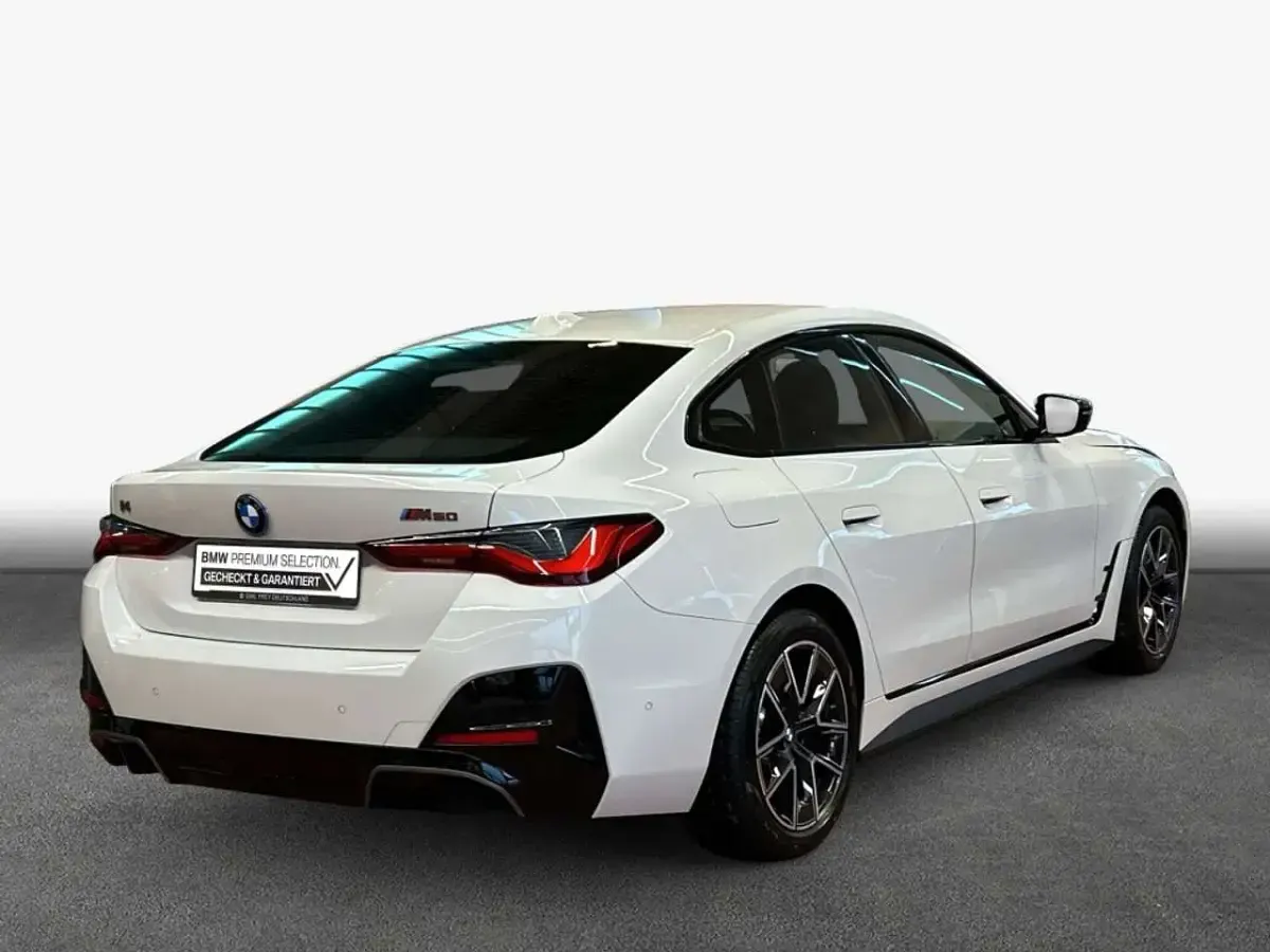 Używany BMW i4 Performance 400 kW (544 KM) 2022 Biały Sedan/Limuzyna