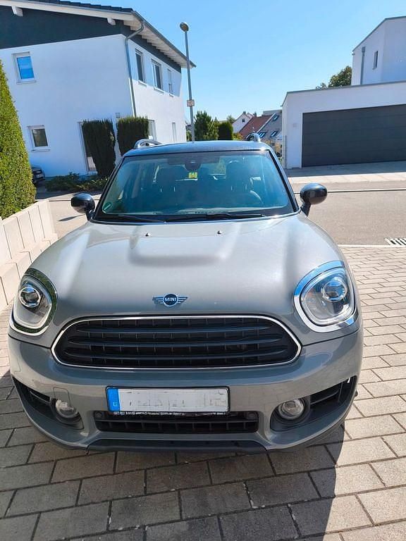 Grau Gebraucht 2020 Mini Cooper Countryman Essential SUV | 22.500 € (Teuer) - Bild 1/4