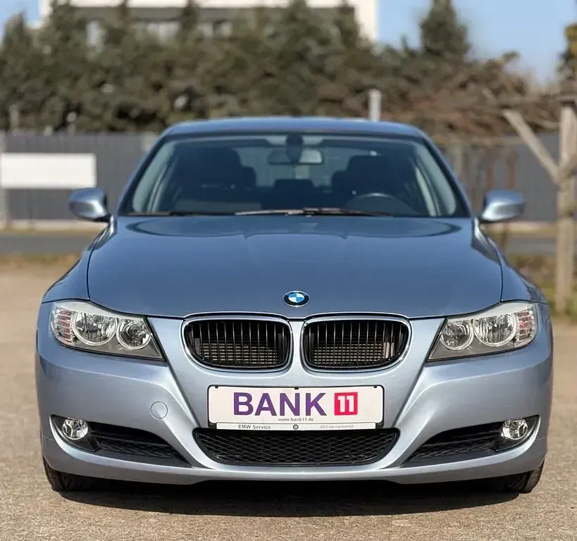 Gebraucht BMW 318 143 PS (105 kW) 2010 Blau Limousine