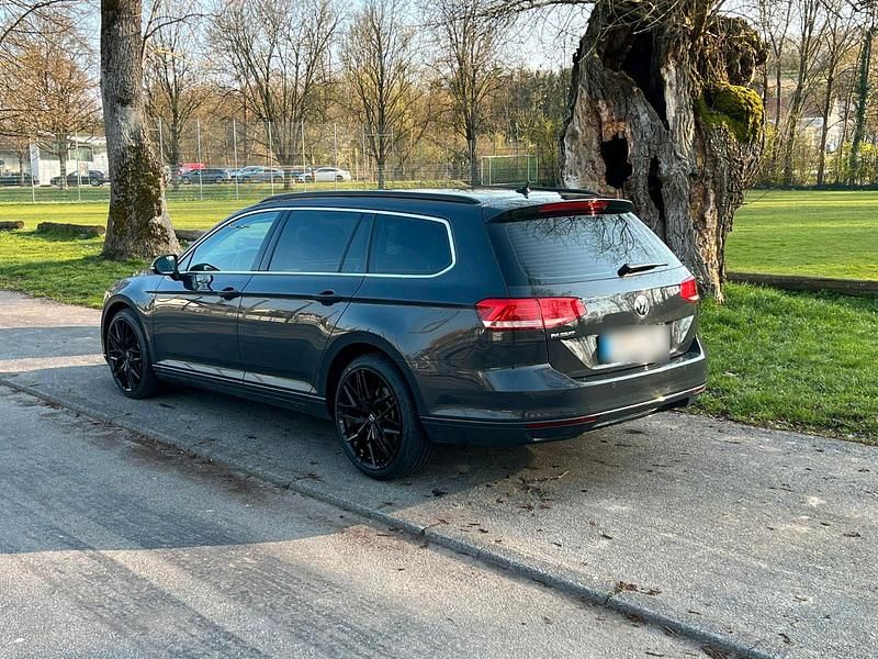Gebraucht VW Passat 120 PS (88 kW) 2018 Grau Kombi