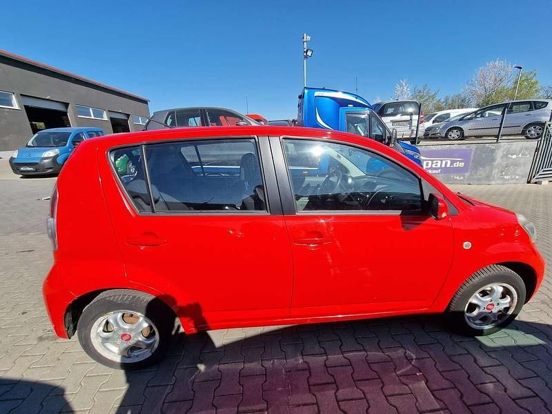 Gebraucht Daihatsu Sirion 69 PS (50 kW) 2008 Rot Kleinwagen
