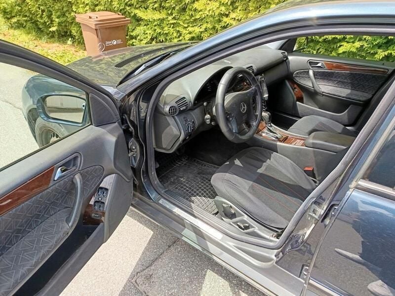 Schwarz Gebraucht 2003 Mercedes C240 Elegance Limousine | 1.900 € - Bild 1/4