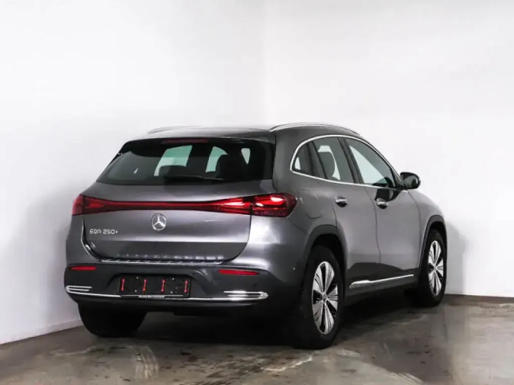 Gebraucht Mercedes EQA250 139 kW (190 PS) 2025 lack mountaingrau (metallic) SUV