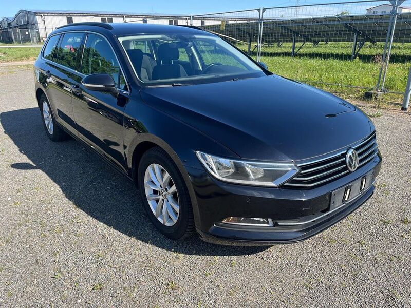 Schwarz Gebraucht 2015 VW Passat Comfortline Kombi | 8.199 € (Superpreis) - Bild 1/4