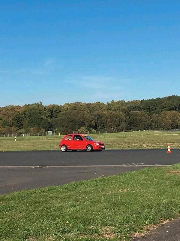 Rot Gebraucht 1999 Nissan Micra Kleinwagen | 2.000 € (Teuer) - Bild 1/3