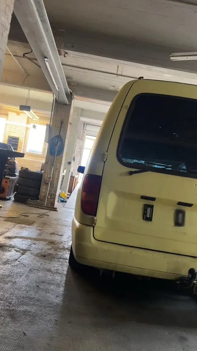 Gebraucht VW Caddy 64 PS (47 kW) 2003 Gelb Van / Kleinbus