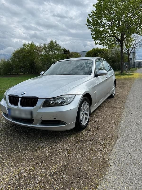 Second-hand BMW 320 150 CP (110 kW) 2007 Argintiu Berlinǎ