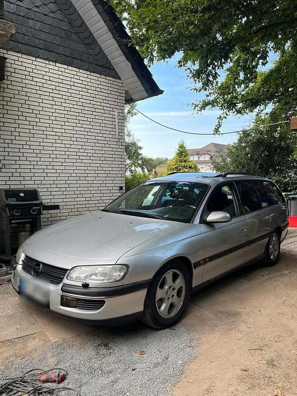 Silber Gebraucht 1999 Opel Omega Kombi | 650 € (Fairer Preis) - Bild 1/4