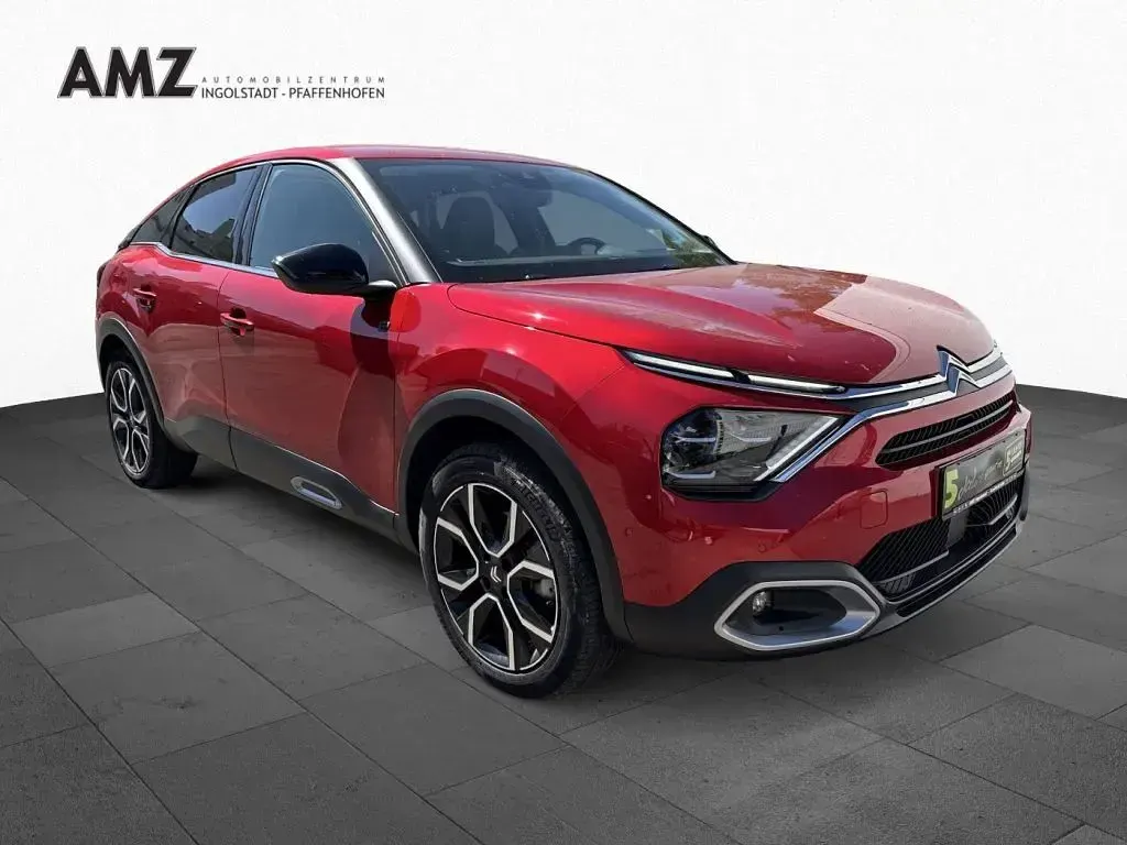 Używany Citroën e-C4 Shine 100 kW (136 KM) 2023 Czerwony Sedan/Limuzyna