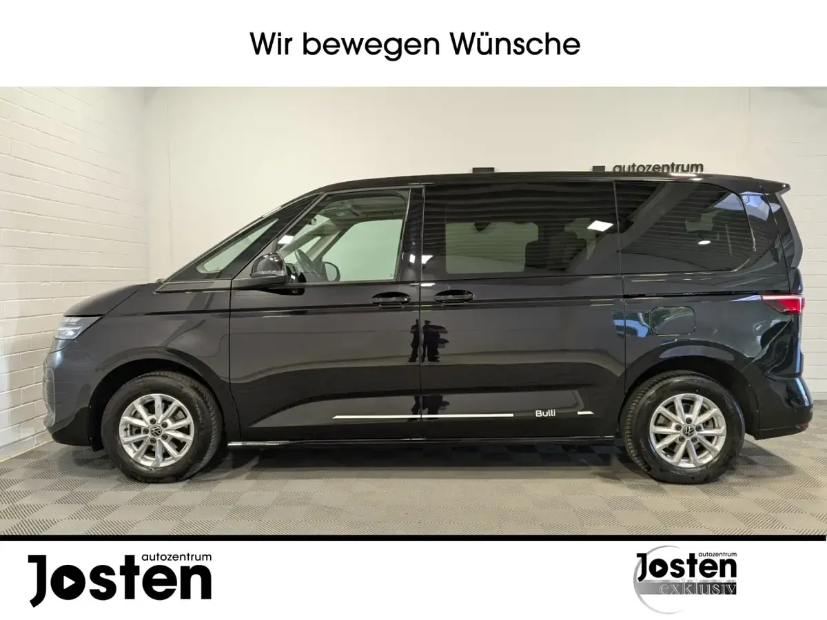 Gebraucht VW Multivan Life 136 PS (100 kW) 2024 Schwarz (deep black perleffekt (schwarz)) Van / Kleinbus