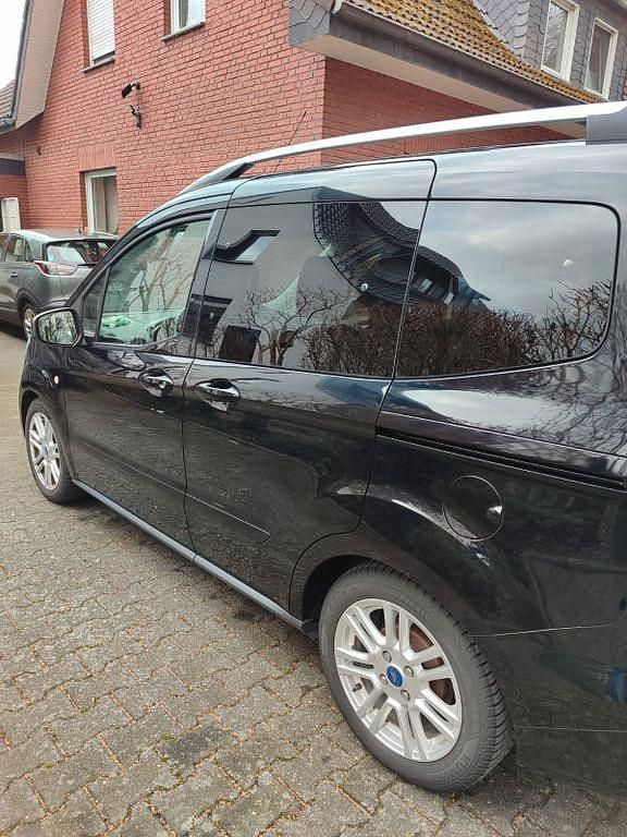 Gebraucht Ford Tourneo Courier Titanium 101 PS (74 kW) 2019 Schwarz Van / Kleinbus