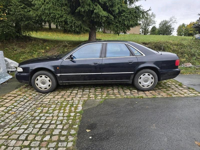 Blau Gebraucht 1994 Audi A8 Limousine | 4.000 € - Bild 1/4