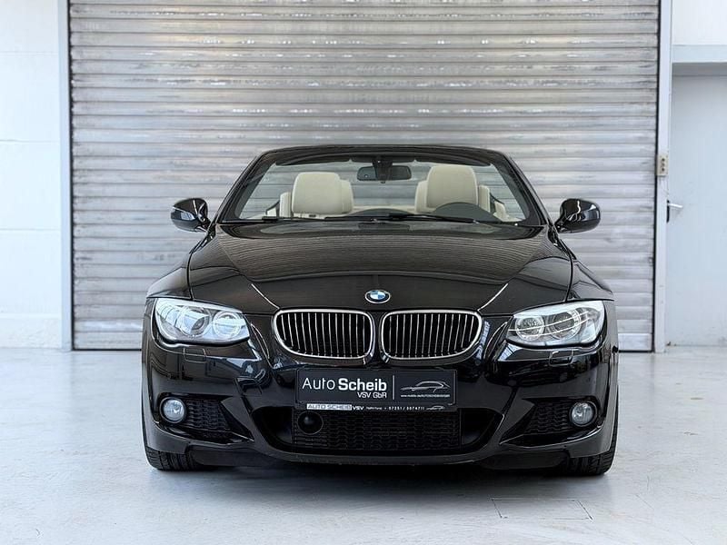 Gebraucht BMW 330 Cabriolet M Sport 245 PS (180 kW) 2012 Saphirschwarz Cabrio