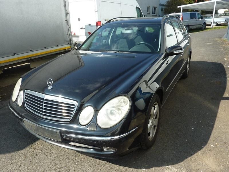 Gebraucht Mercedes E200 163 PS (119 kW) 2004 Schwarz Kombi